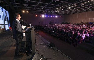 Daniel Scioli durante el discurso que dio en Pro Textil 2015, expresando su compromiso hacia el sector textil