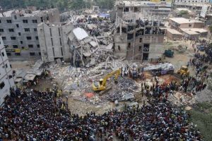 El derrumbe del edificio de Rana Plaza dejo 1.138 muertos y mas 2.500 heridos y mutilados