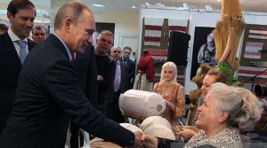El presidente Putin visitó empresas confeccionistas y prometió ayuda para su desarrollo y respaldo ante la competencia extranjera